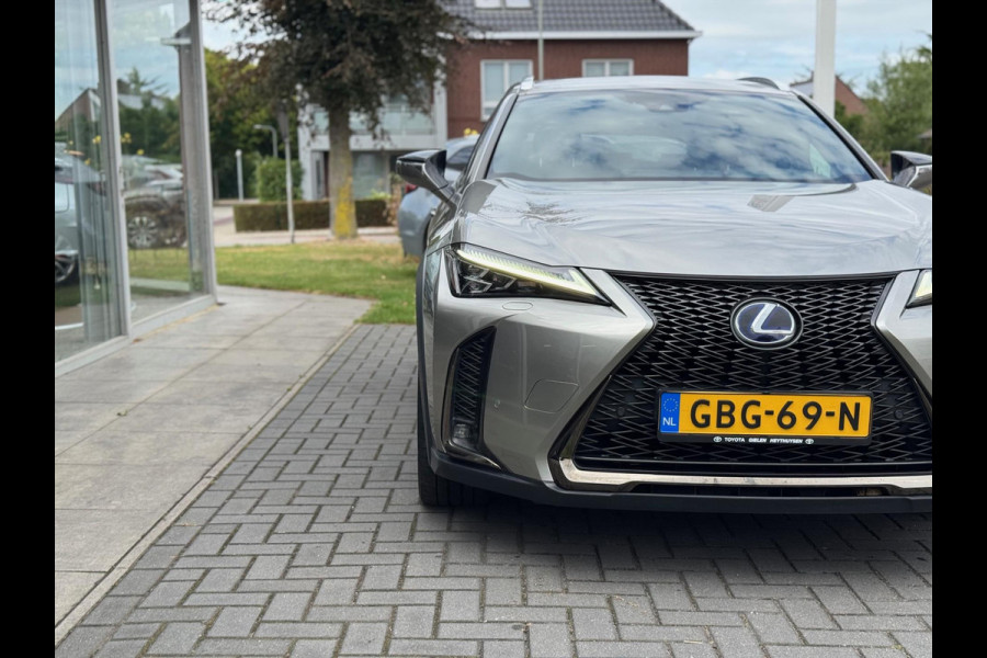 Lexus UX 250h AWD F Sport Line | Schuifdak, Groot scherm, Leer, Stoelverwarming, Dodehoekherkenning, Parkeersensoren, Elektrische achterk