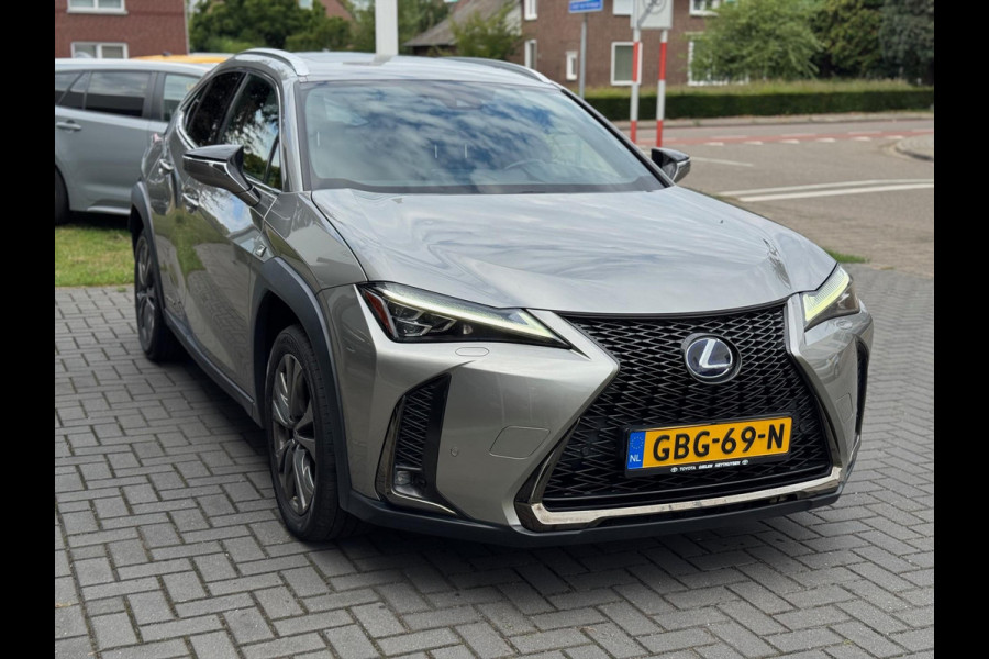 Lexus UX 250h AWD F Sport Line | Schuifdak, Groot scherm, Leer, Stoelverwarming, Dodehoekherkenning, Parkeersensoren, Elektrische achterk