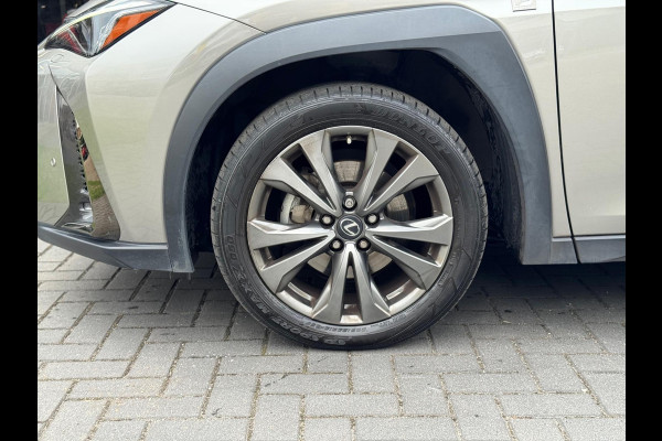 Lexus UX 250h AWD F Sport Line | Schuifdak, Groot scherm, Leer, Stoelverwarming, Dodehoekherkenning, Parkeersensoren, Elektrische achterk