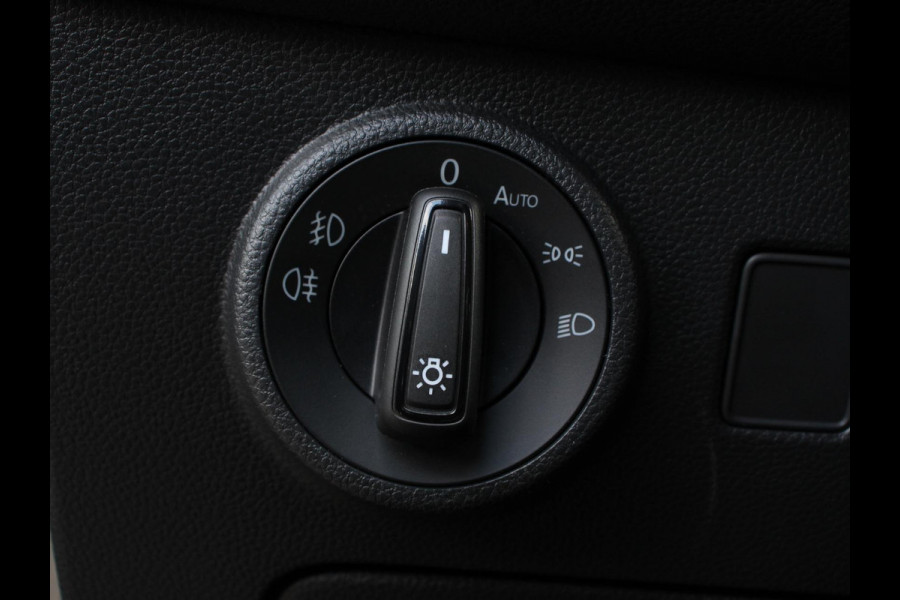 Seat Ateca 1.5 TSI Style Business Intense Climate control Cruise control Keyless start Verwarmde voorstoelen Verwarmde stuur LED Parkeersensoren achter Apple Carplay/ Android Auto