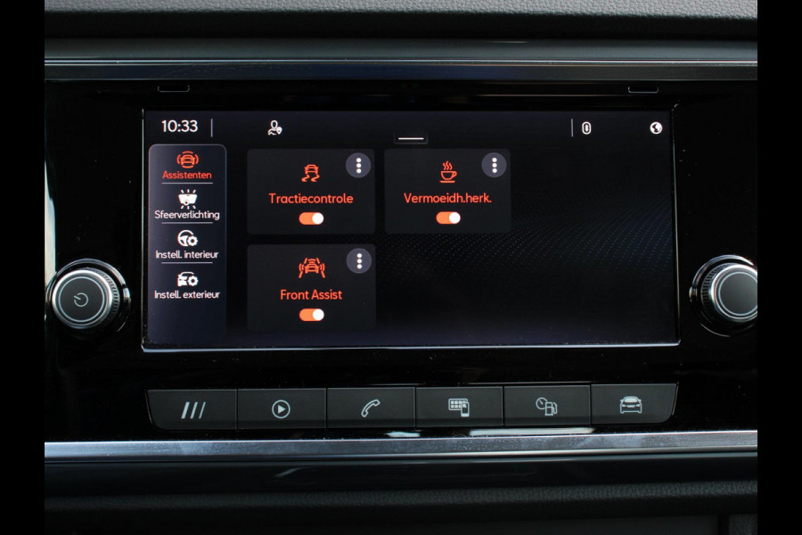 Seat Ateca 1.5 TSI Style Business Intense Climate control Cruise control Keyless start Verwarmde voorstoelen Verwarmde stuur LED Parkeersensoren achter Apple Carplay/ Android Auto