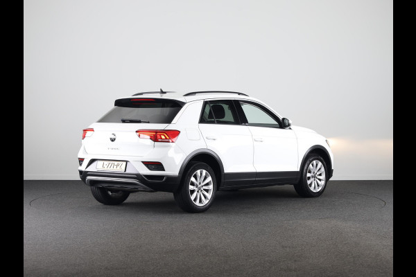 Volkswagen T-Roc 1.0 TSI Style 110 pk | Navigatie | Parkeersensoren | Adaptieve cruise control | Autom. airco | Spiegel pakket | Volkswagen T-Roc 1.0 TSI Style 110 pk | Navigatie | Parkeersensoren | Adaptieve cruise control | Autom. airco | Spiegel pakket |