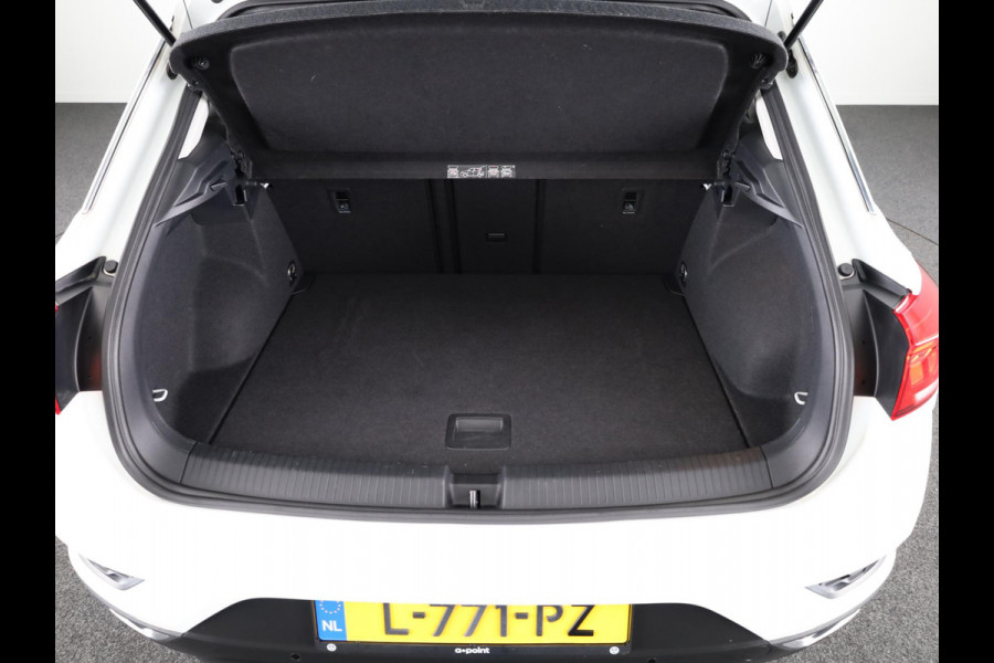 Volkswagen T-Roc 1.0 TSI Style 110 pk | Navigatie | Parkeersensoren | Adaptieve cruise control | Autom. airco | Spiegel pakket | Volkswagen T-Roc 1.0 TSI Style 110 pk | Navigatie | Parkeersensoren | Adaptieve cruise control | Autom. airco | Spiegel pakket |