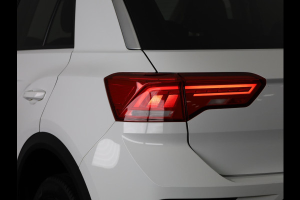 Volkswagen T-Roc 1.0 TSI Style 110 pk | Navigatie | Parkeersensoren | Adaptieve cruise control | Autom. airco | Spiegel pakket | Volkswagen T-Roc 1.0 TSI Style 110 pk | Navigatie | Parkeersensoren | Adaptieve cruise control | Autom. airco | Spiegel pakket |