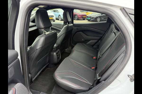 Ford Mustang Mach-E Premium AWD 75 kWh | SCI | 269pk Panorama dak | B&O Audio |  Adaptieve Cruise | Dodehoeksensoren | Elek Achterklep