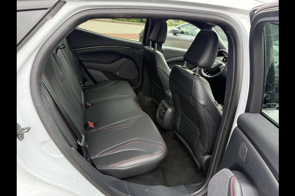 Ford Mustang Mach-E Premium AWD 75 kWh | SCI | 269pk Panorama dak | B&O Audio |  Adaptieve Cruise | Dodehoeksensoren | Elek Achterklep