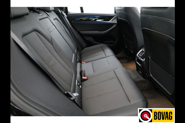 BMW iX3 M-Sport Shadowline 80 kWh 286 PK | Pano | Leer | Elect. stoelen best. met geh. | Camera | Parkeerassistent pakket Licht- en regensensor, PDC, Sportstoelen, Stoelverwarming, Led, Camera, Privacy glas