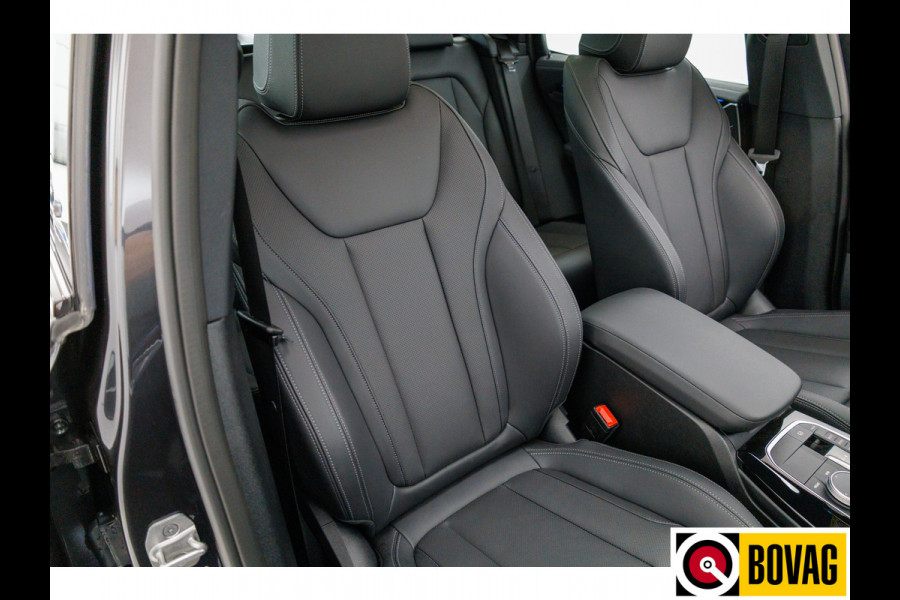 BMW iX3 M-Sport Shadowline 80 kWh 286 PK | Pano | Leer | Elect. stoelen best. met geh. | Camera | Parkeerassistent pakket Licht- en regensensor, PDC, Sportstoelen, Stoelverwarming, Led, Camera, Privacy glas