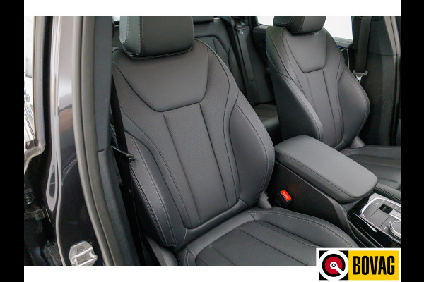 BMW iX3 M-Sport Shadowline 80 kWh 286 PK | Pano | Leer | Elect. stoelen best. met geh. | Camera | Parkeerassistent pakket Licht- en regensensor, PDC, Sportstoelen, Stoelverwarming, Led, Camera, Privacy glas