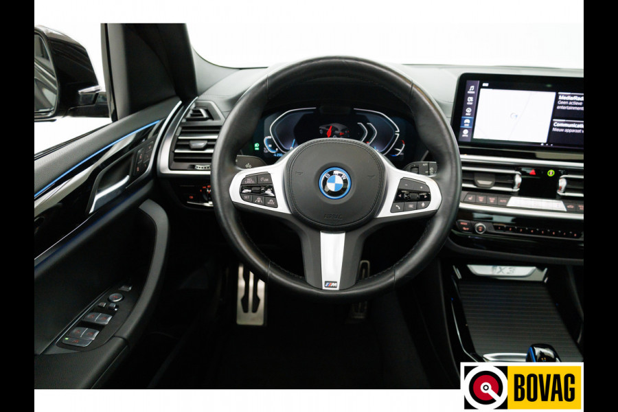 BMW iX3 M-Sport Shadowline 80 kWh 286 PK | Pano | Leer | Elect. stoelen best. met geh. | Camera | Parkeerassistent pakket Licht- en regensensor, PDC, Sportstoelen, Stoelverwarming, Led, Camera, Privacy glas