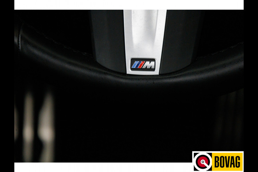 BMW iX3 M-Sport Shadowline 80 kWh 286 PK | Pano | Leer | Elect. stoelen best. met geh. | Camera | Parkeerassistent pakket Licht- en regensensor, PDC, Sportstoelen, Stoelverwarming, Led, Camera, Privacy glas
