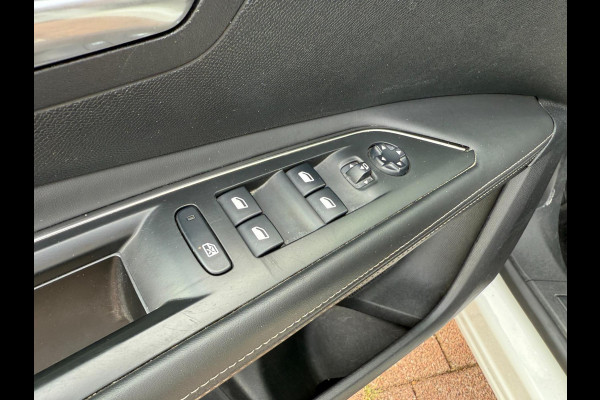 Peugeot 3008 1.2 PureTech Allure | Pano | Navi | Camera
