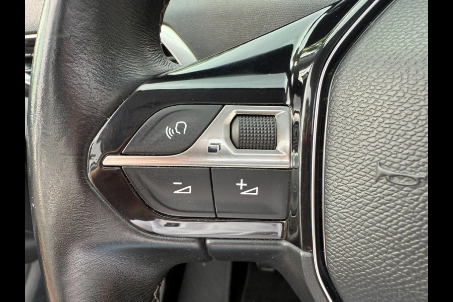 Peugeot 3008 1.2 PureTech Allure | Pano | Navi | Camera
