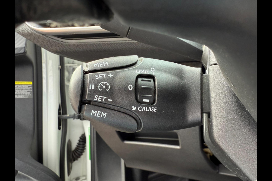 Peugeot 3008 1.2 PureTech Allure | Pano | Navi | Camera