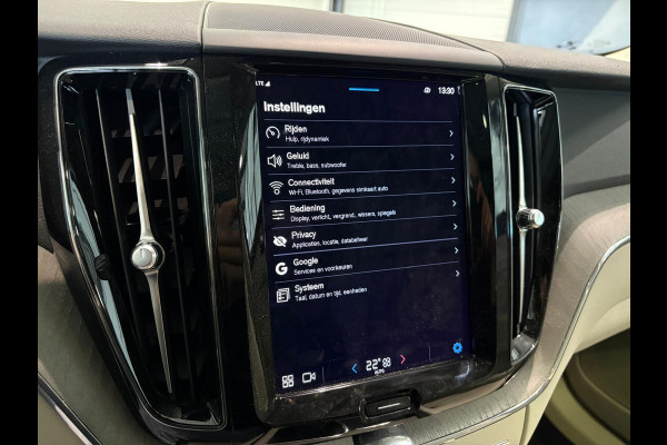 Volvo XC60 T6 Aut. Core Bright Trekhaak Long Range Leder 350pk