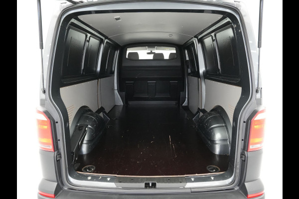 Volkswagen Transporter 2.0 TDI 150pk L2H1 Comfortline Navigatie Camera Cruise Dab Pdc Carplay