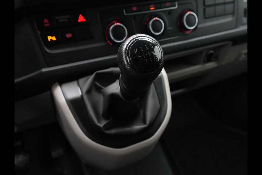 Volkswagen Transporter 2.0 TDI 150pk L2H1 Comfortline Navigatie Camera Cruise Dab Pdc Carplay