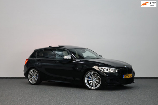 BMW 1-serie M140i xDrive MAXTON/LED/SCHUIFDAK/HARMAN/LEER+S.VERWARMING/19" LMV/CAM/CRUISE/ECC/12 MND GARANTIE!