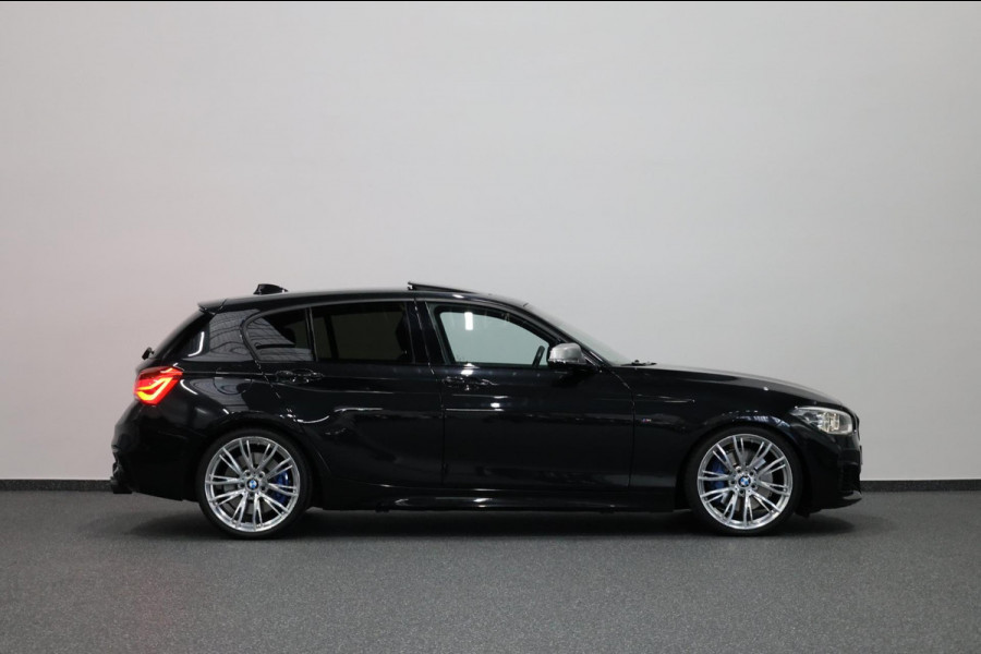 BMW 1-serie M140i xDrive MAXTON/LED/SCHUIFDAK/HARMAN/LEER+S.VERWARMING/19" LMV/CAM/CRUISE/ECC/12 MND GARANTIE!
