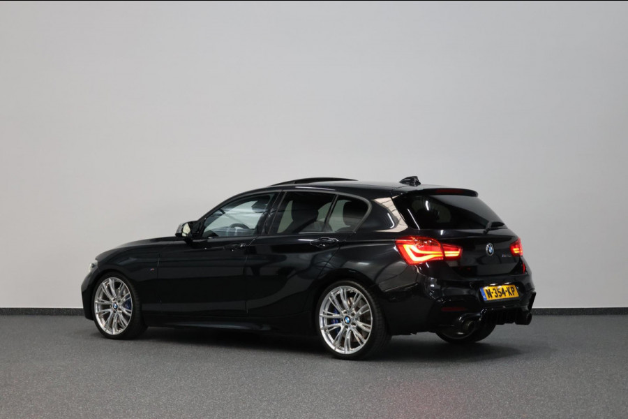 BMW 1-serie M140i xDrive MAXTON/LED/SCHUIFDAK/HARMAN/LEER+S.VERWARMING/19" LMV/CAM/CRUISE/ECC/12 MND GARANTIE!