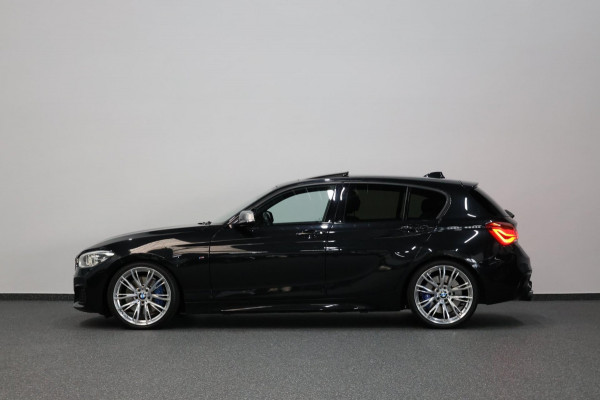 BMW 1-serie M140i xDrive MAXTON/LED/SCHUIFDAK/HARMAN/LEER+S.VERWARMING/19" LMV/CAM/CRUISE/ECC/12 MND GARANTIE!