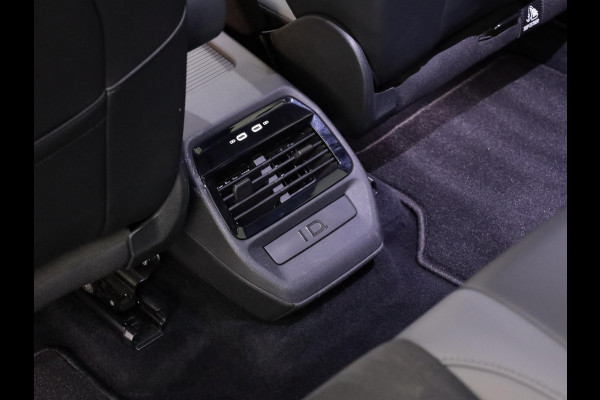 Volkswagen ID.4 Pro 77 kWh 204 pk | Navigatie | Elektr. trekhaak | Parkeersensoren (Park assist) | Achteruitrijcamera |  Matrix LED koplampen | Stoelverwarming |