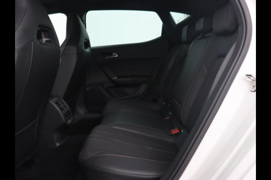 CUPRA Leon 1.4 TSI eHybrid PHEV | Panoramadak | Stoel & stuurverwarming | Adaptive cruise | PDC | Carplay | Sportstoelen | LED
