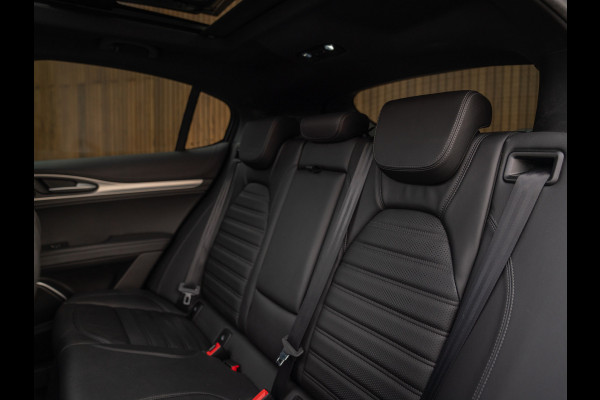 Alfa Romeo Stelvio 2.0T 280pk AWD Veloce | Pano-dak | Verde Visconti | CarPlay | Adapt. cruise | Lederen dash.