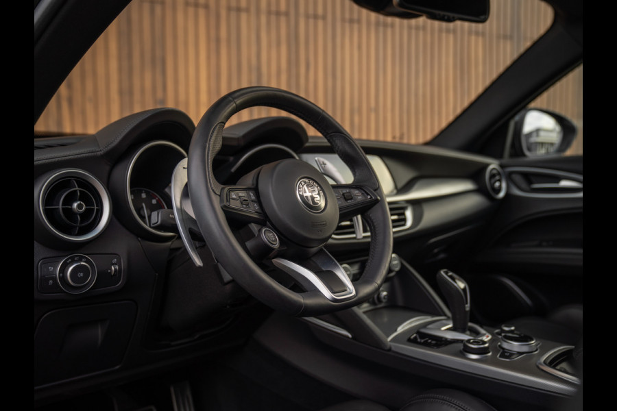 Alfa Romeo Stelvio 2.0T 280pk AWD Veloce | Pano-dak | Verde Visconti | CarPlay | Adapt. cruise | Lederen dash.