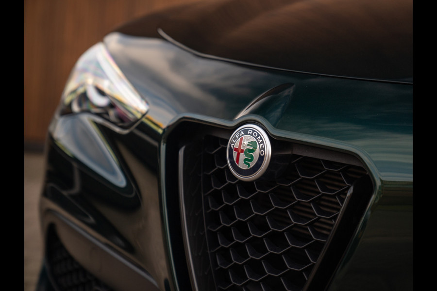 Alfa Romeo Stelvio 2.0T 280pk AWD Veloce | Pano-dak | Verde Visconti | CarPlay | Adapt. cruise | Lederen dash.