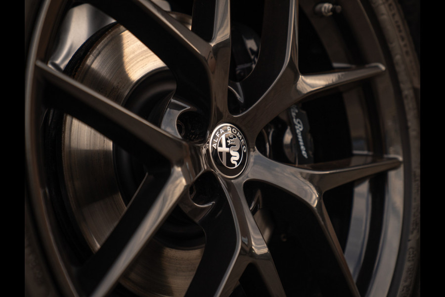Alfa Romeo Stelvio 2.0T 280pk AWD Veloce | Pano-dak | Verde Visconti | CarPlay | Adapt. cruise | Lederen dash.