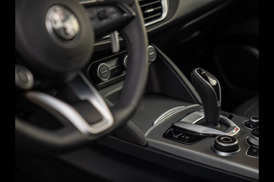 Alfa Romeo Stelvio 2.0T 280pk AWD Veloce | Pano-dak | Verde Visconti | CarPlay | Adapt. cruise | Lederen dash.