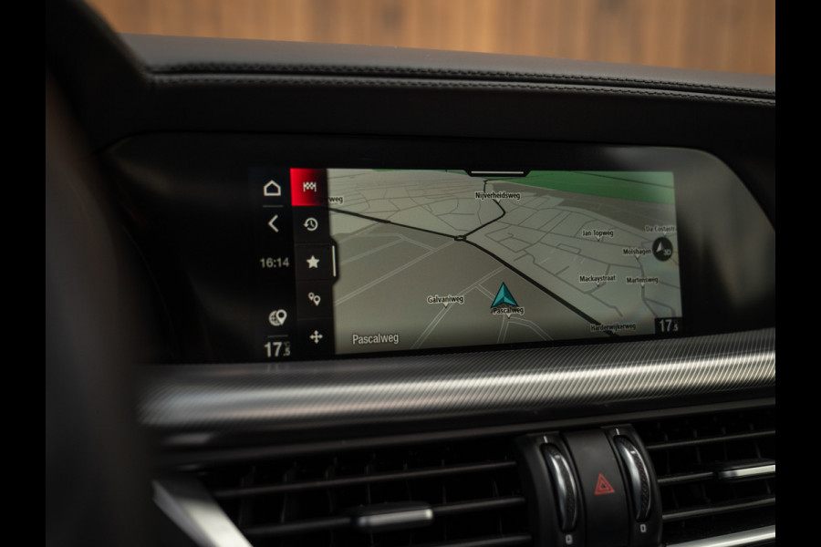 Alfa Romeo Stelvio 2.0T 280pk AWD Veloce | Pano-dak | Verde Visconti | CarPlay | Adapt. cruise | Lederen dash.