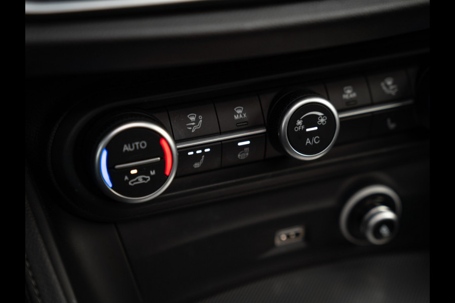 Alfa Romeo Stelvio 2.0T 280pk AWD Veloce | Pano-dak | Verde Visconti | CarPlay | Adapt. cruise | Lederen dash.