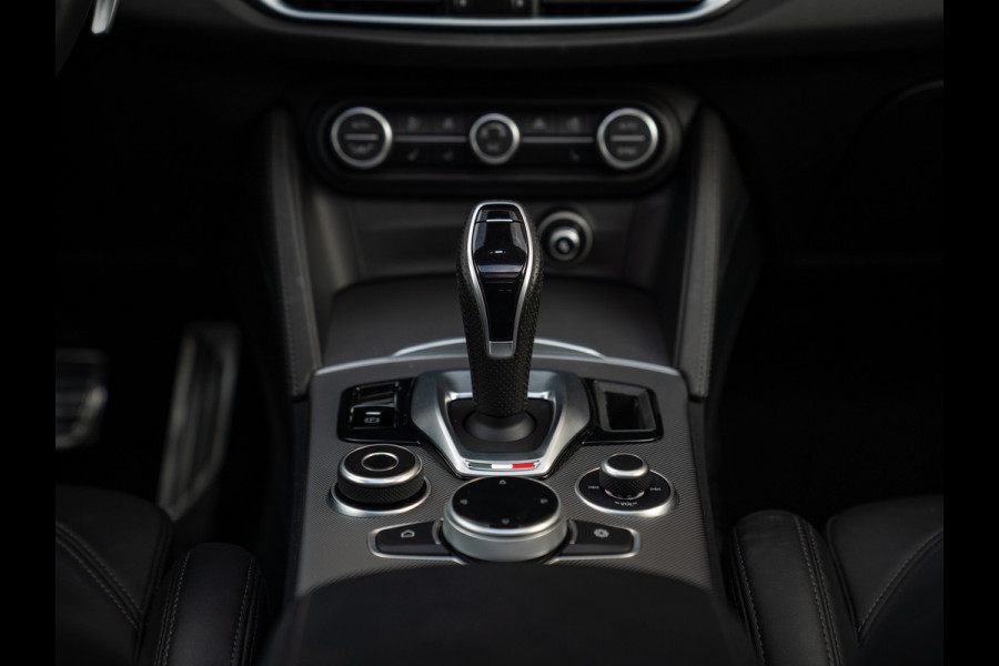 Alfa Romeo Stelvio 2.0T 280pk AWD Veloce | Pano-dak | Verde Visconti | CarPlay | Adapt. cruise | Lederen dash.