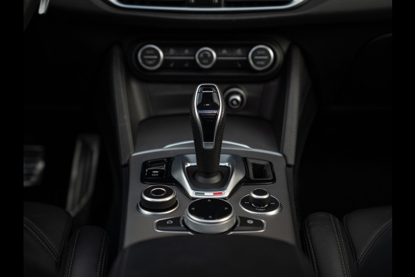 Alfa Romeo Stelvio 2.0T 280pk AWD Veloce | Pano-dak | Verde Visconti | CarPlay | Adapt. cruise | Lederen dash.