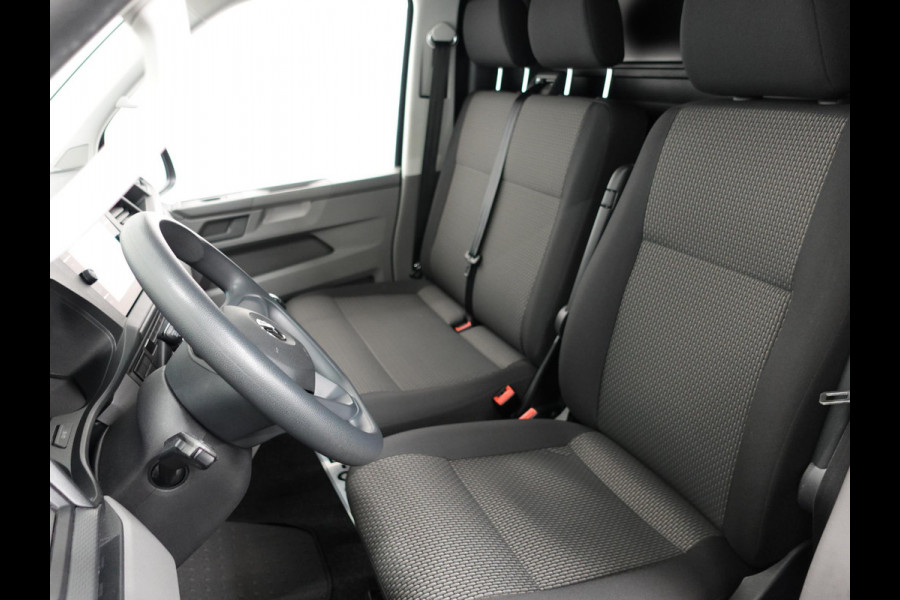 Volkswagen Transporter 2.0 TDI 110pk L1H1 Navigatie Apple Carplay/ Android auto Cruise control Trekhaak Imperiaal Airco Euro6