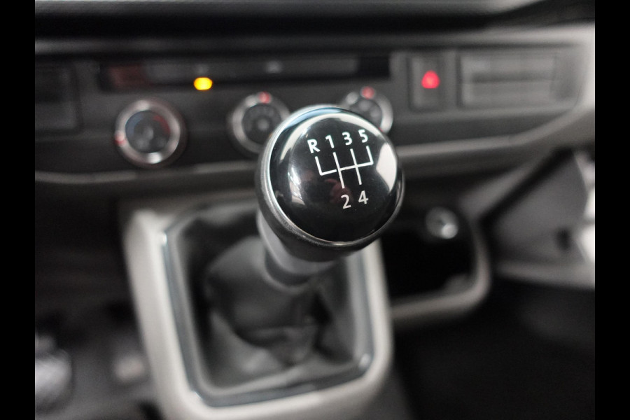 Volkswagen Transporter 2.0 TDI 110pk L1H1 Navigatie Apple Carplay/ Android auto Cruise control Trekhaak Imperiaal Airco Euro6