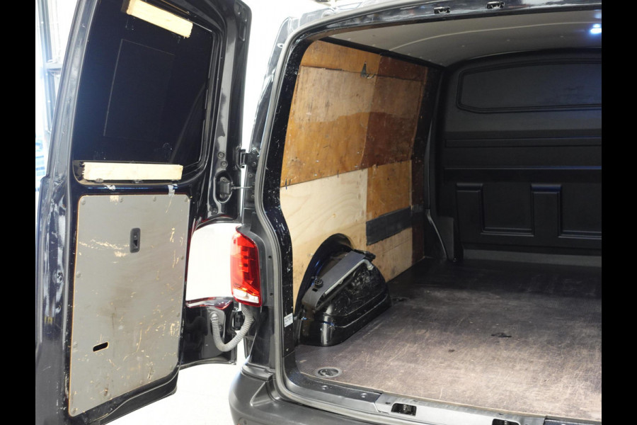 Volkswagen Transporter 2.0 TDI 110pk L1H1 Navigatie Apple Carplay/ Android auto Cruise control Trekhaak Imperiaal Airco Euro6