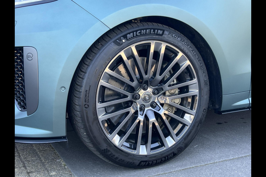 Land Rover Range Rover Sport P635 V8 SV Bespoke Celestial Gaea Curation