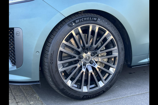 Land Rover Range Rover Sport P635 V8 SV Bespoke Celestial Gaea Curation