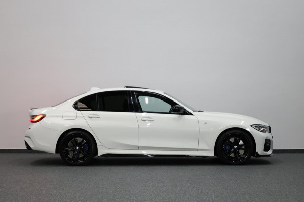 BMW 3-serie 320i M-Sport LED/VIRTUAL/SFEER/SCHUIFDAK/HALF LEDER+S.VERWAMRING/19" LMV/PDC/CRUISE/ECC/12 MND GARANTIE!
