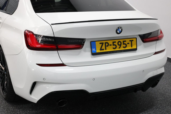 BMW 3-serie 320i M-Sport LED/VIRTUAL/SFEER/SCHUIFDAK/HALF LEDER+S.VERWAMRING/19" LMV/PDC/CRUISE/ECC/12 MND GARANTIE!