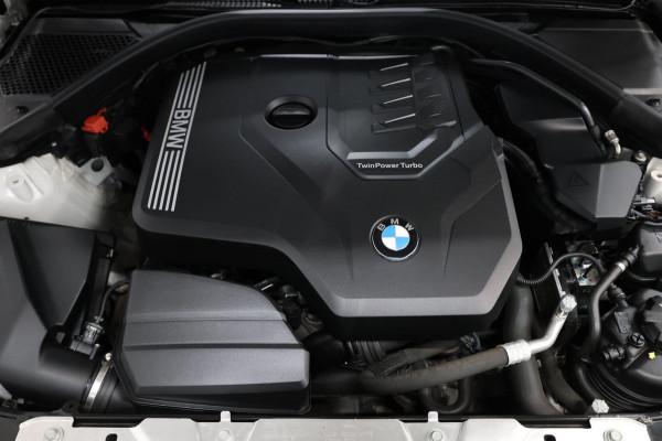 BMW 3-serie 320i M-Sport LED/VIRTUAL/SFEER/SCHUIFDAK/HALF LEDER+S.VERWAMRING/19" LMV/PDC/CRUISE/ECC/12 MND GARANTIE!
