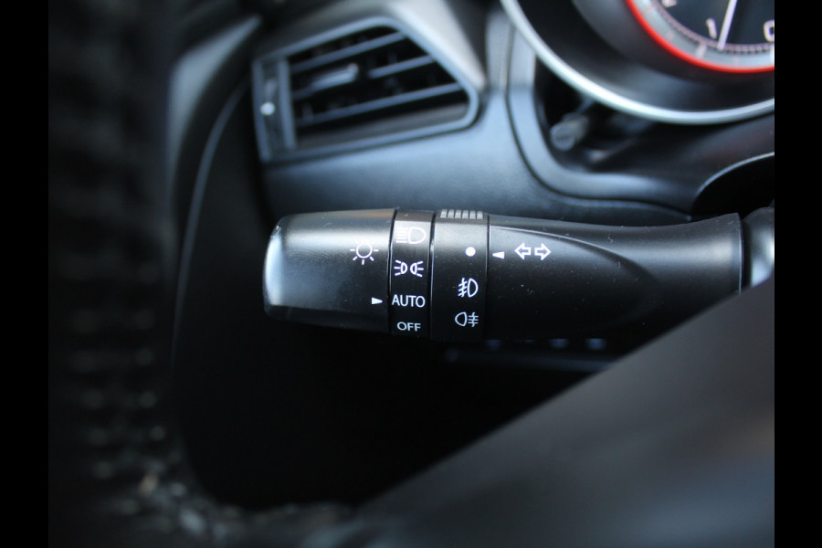 Suzuki Swift 1.2 Style Smart Hybrid | CARPLAY | CAMERA | NAVI | KEYLESS | LMV | PDC