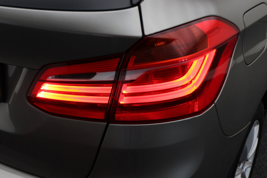 BMW 2 Serie Active Tourer 218i Centennial High Executive Leer, LED, Head-Up, Navigatie, Stoelverwarming, Afn. Trekhaak