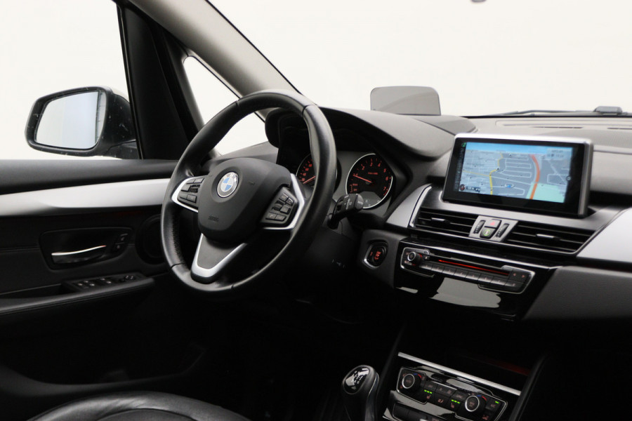 BMW 2 Serie Active Tourer 218i Centennial High Executive Leer, LED, Head-Up, Navigatie, Stoelverwarming, Afn. Trekhaak