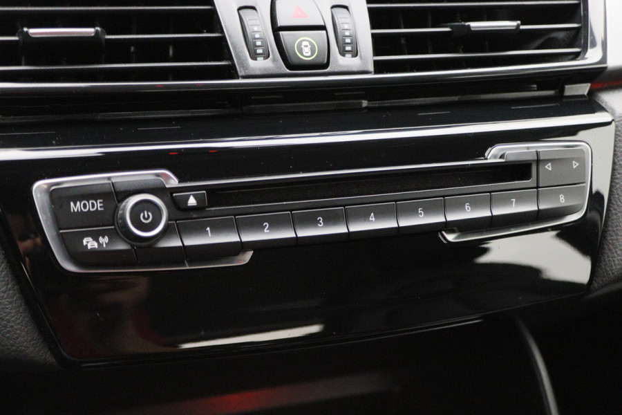BMW 2 Serie Active Tourer 218i Centennial High Executive Leer, LED, Head-Up, Navigatie, Stoelverwarming, Afn. Trekhaak