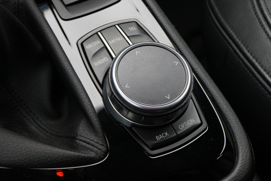 BMW 2 Serie Active Tourer 218i Centennial High Executive Leer, LED, Head-Up, Navigatie, Stoelverwarming, Afn. Trekhaak