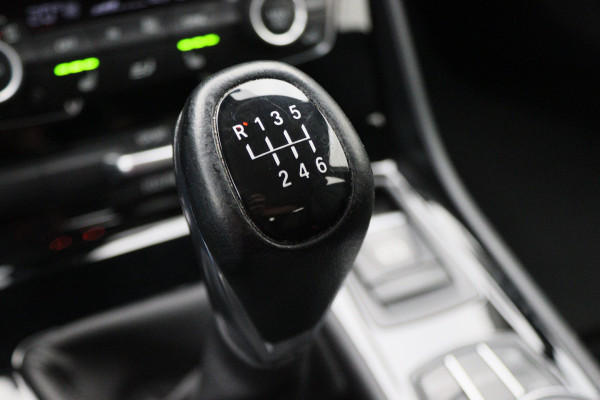 BMW 2 Serie Active Tourer 218i Centennial High Executive Leer, LED, Head-Up, Navigatie, Stoelverwarming, Afn. Trekhaak